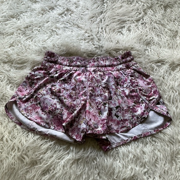 lululemon athletica Pants - Lululemon Tracker Short V *4" Blossom Spritz Multi